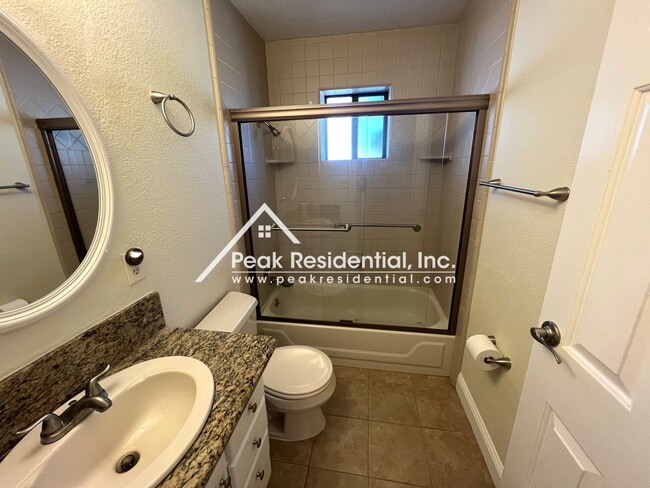 Building Photo - Wonderful 3bd/2ba Orangevale Home with Spa...
