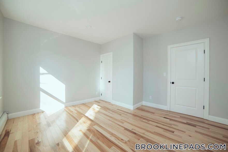 Building Photo - 10 Duffley Ct