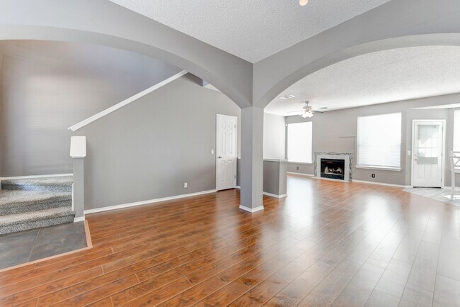Building Photo - Spacious and Updated Home in Prime Location