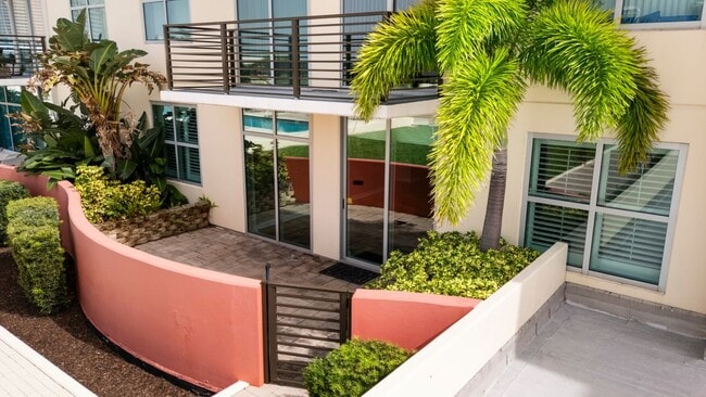 Building Photo - 1208 E Kennedy Blvd