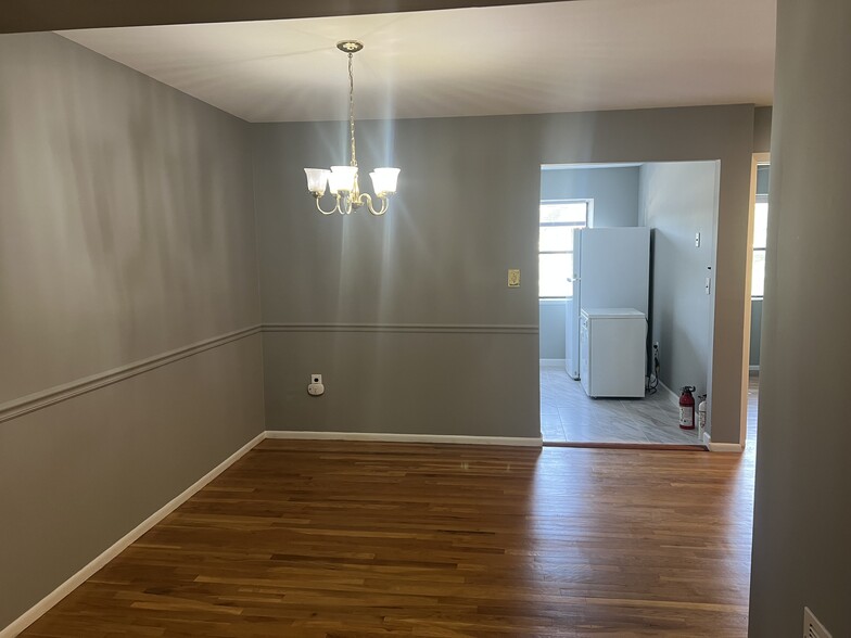 Building Photo - 908 Silver Ct