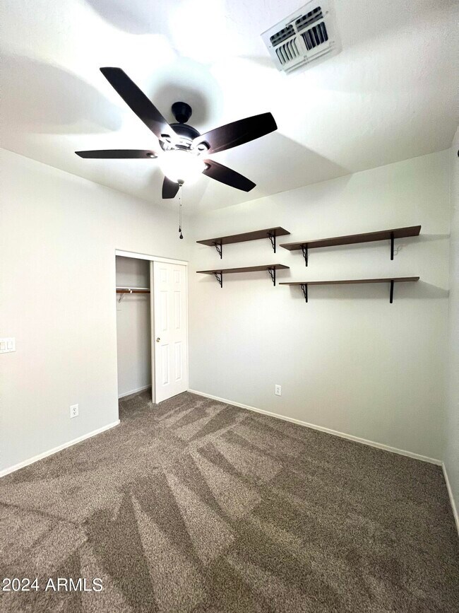 Building Photo - 3464 E Thornton Ave