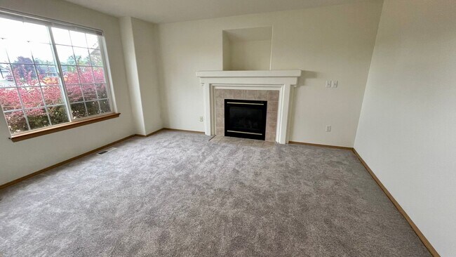 Building Photo - Adorable Open Layout 3BD/2BA Home Located In Town! 2 Living Rooms~Gas Fireplace~Fenced Yard!