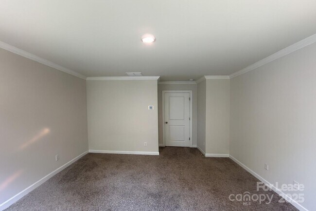 Building Photo - 221 Emmett Dr