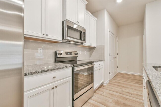 Building Photo - 4541 Bishops Ln