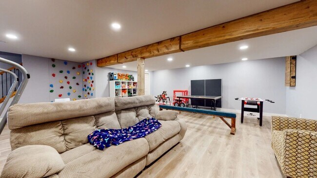 Building Photo - Stunning 4-Bedroom, 3.5-Bath Home with Over 3,800 Sq. Ft. of Ideal Living Space in East Bloomington