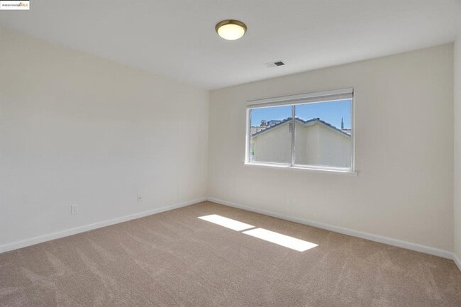 Building Photo - GREAT CUL DE SAC LOCATION IN PRIME TRACY N...