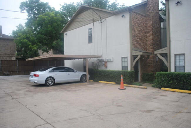 Building Photo - Updated Townhome in the Heart of Lakewood