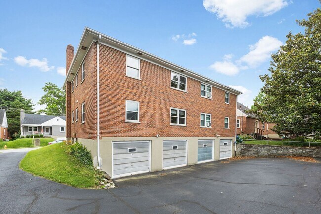 Building Photo - Oakley- Charming 4 family and desirable st...