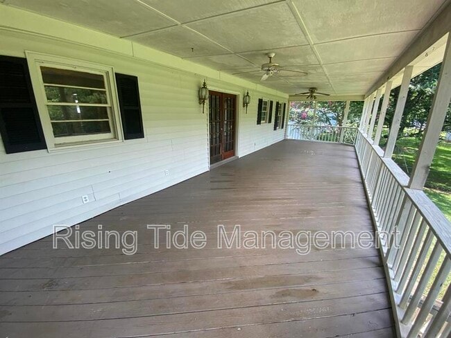 Building Photo - 537 Camellia Rd