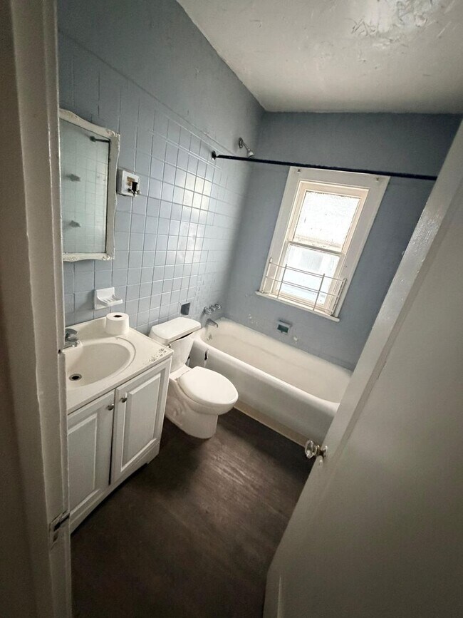 Building Photo - 9426 Dickens Ave