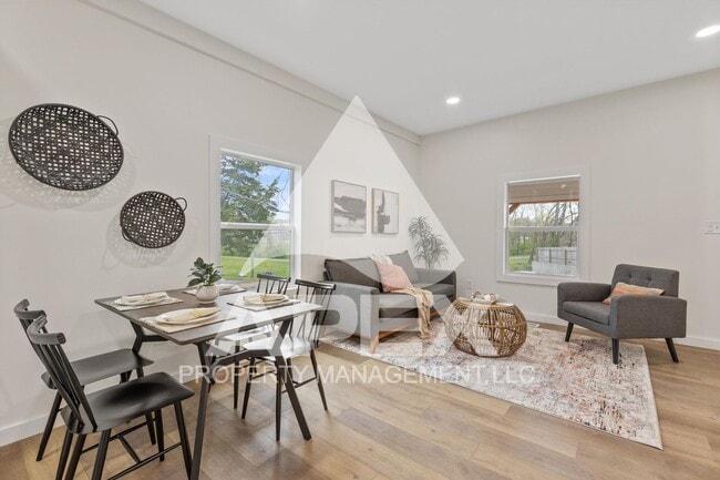Building Photo - Stunning 4 Bd -3 Ba Single Family Home in ...