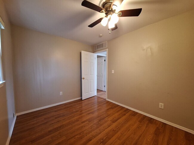 Building Photo - Your next Home!!!  Charming Three Bedroom in Roseville