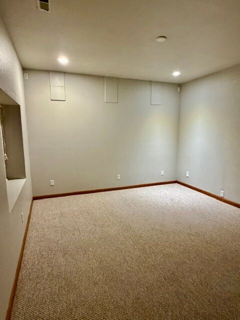 Building Photo - 1112 Meadow Oaks Dr