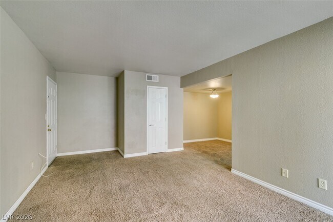 Building Photo - 4450 Sandy River Dr