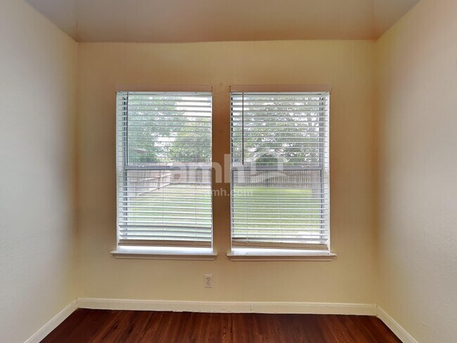 Building Photo - 351 Bailey Loop