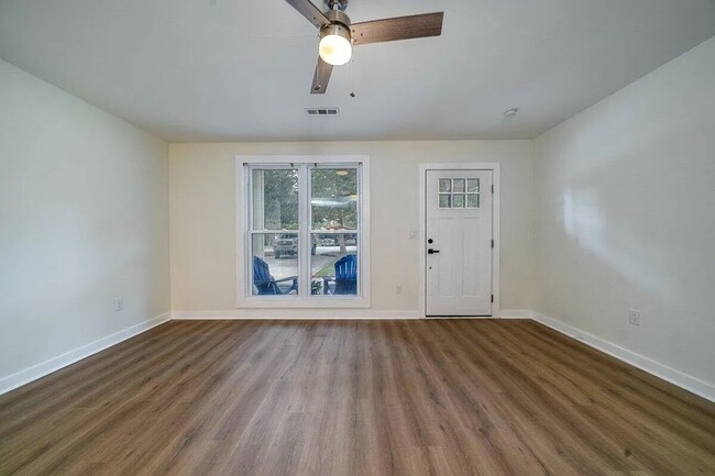 Building Photo - 4 Bedroom 2 Bath House in Corey Woods - Summerville