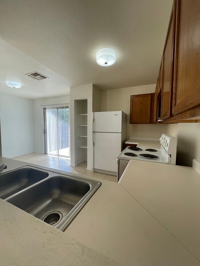 Building Photo - 11795 W Columbine Dr