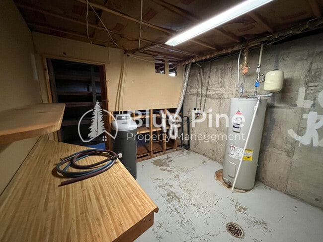 Building Photo - 450 Crimson Dr