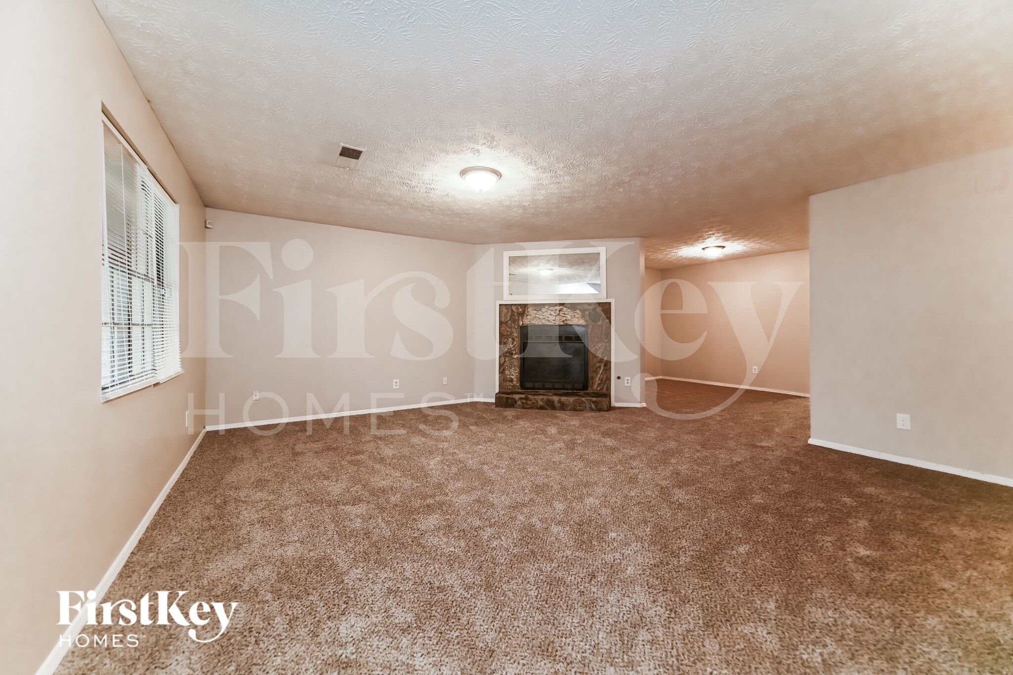 Building Photo - 1010 Pine Tree Trail