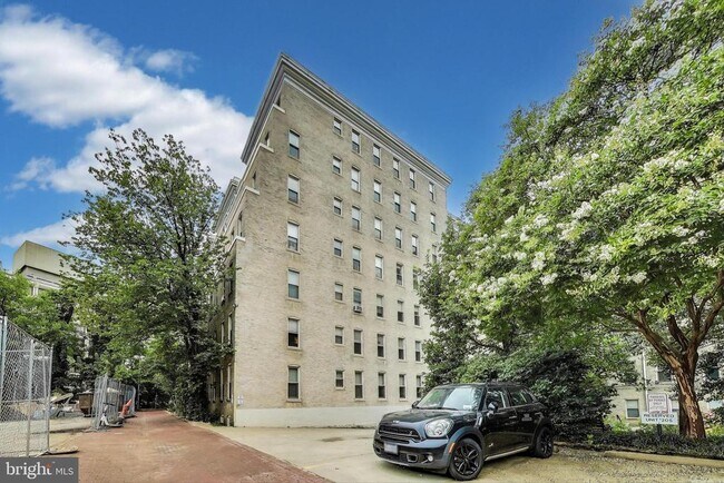 Building Photo - 2022 Columbia Rd NW