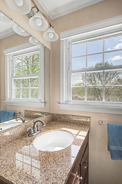 Building Photo - 4509 Baton Rouge Dr