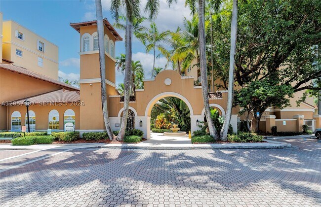 Building Photo - 19501 E Country Club Dr