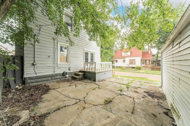 Building Photo - 2145 W 100th St