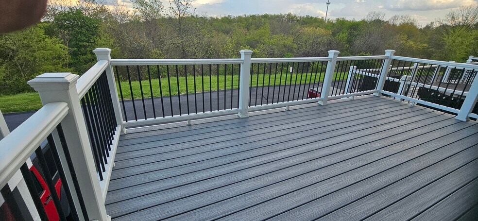 Deck - 307 Countryside Dr