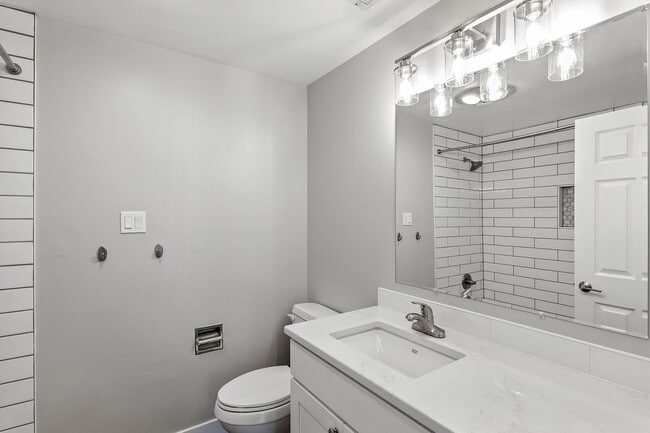 Building Photo - Beautifully Remodeled One Level 3 Bedroom,...