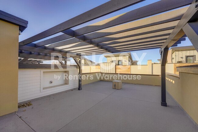 Building Photo - Prime Luxury Berkeley Townhouse with Rooftop Deck AVAILABLE NOW