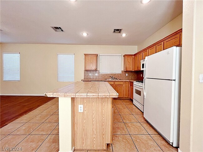 Building Photo - 1446 Maryland Heights Ave
