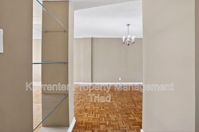 Building Photo - 1101 N Elm St