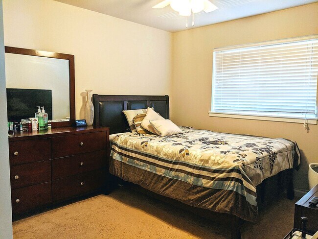 Building Photo - Stunning three bedroom in CK school district with fully fenced yard, corner lot, AC and more!