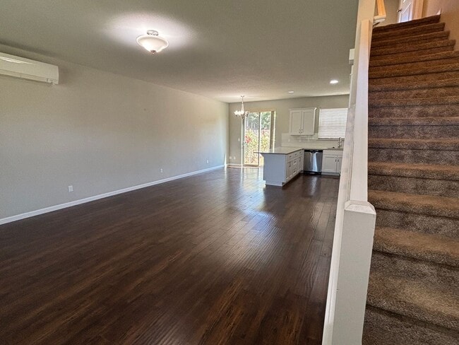 Building Photo - HALF-MONTH FREE!! Modern Townhome Available in Wilsonville