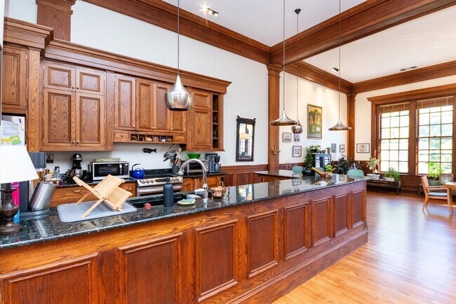 Building Photo - 28 Seaverns Ave