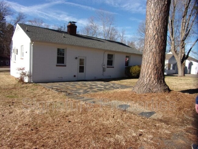 Building Photo - 8329 Meadowbridge Rd