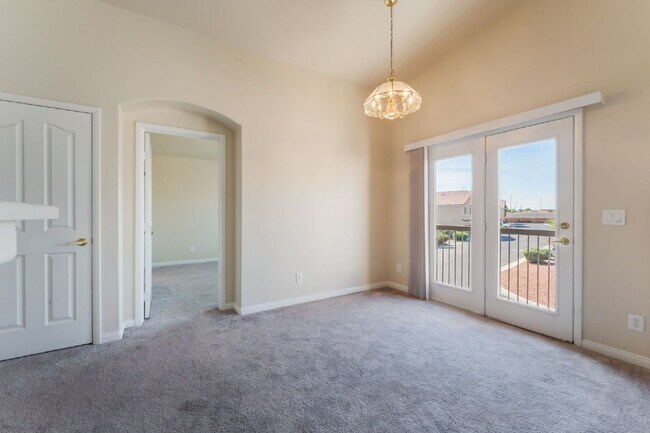 Building Photo - Gated Community Townhome 2 bedroom, 2 bathroom, 1 car garage