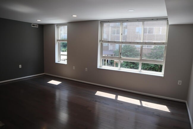 Building Photo - 350 G St SW