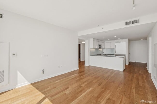 Building Photo - 301 Main St