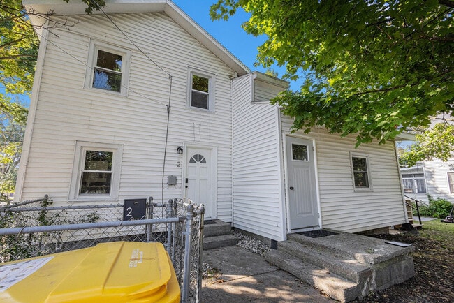 Building Photo - 37 Gold Ave NW