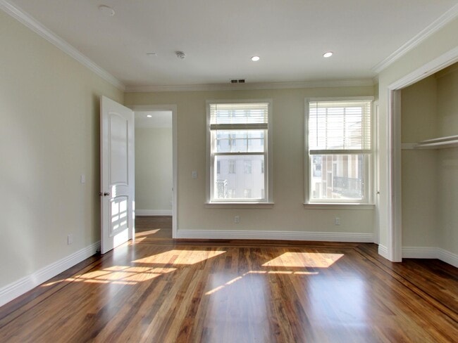 Building Photo - 1121 Green St