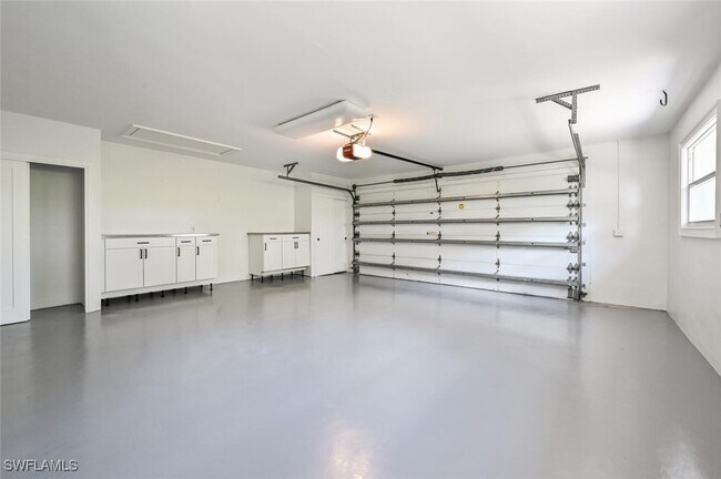 Building Photo - 508 Devils Ln