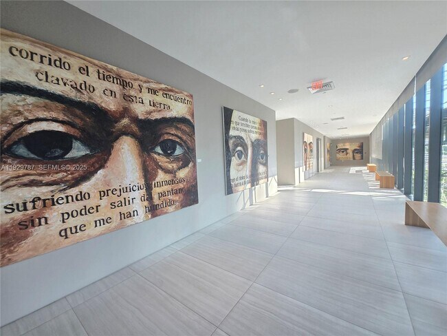 Building Photo - 460 NE 28th St