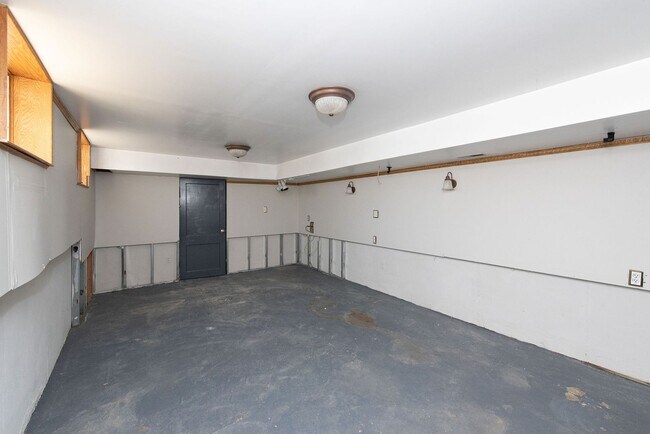 Building Photo - 3071 Neisel Ave