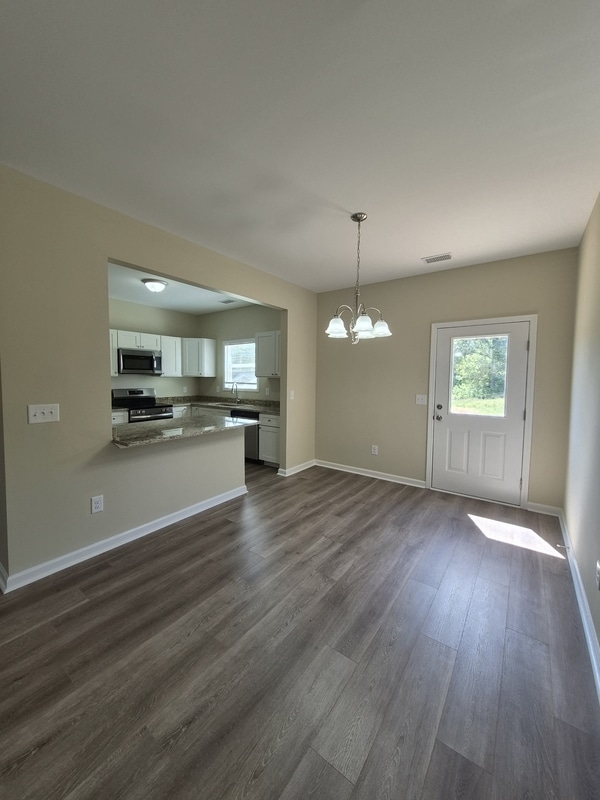 Building Photo - 209 Charlotte Cir