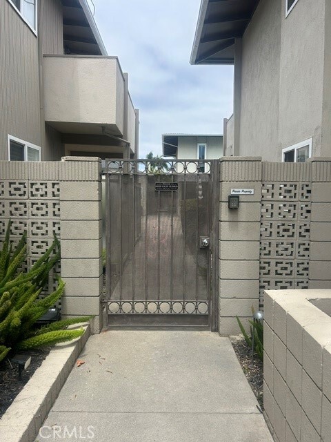 Building Photo - 1728 Westcliff Dr
