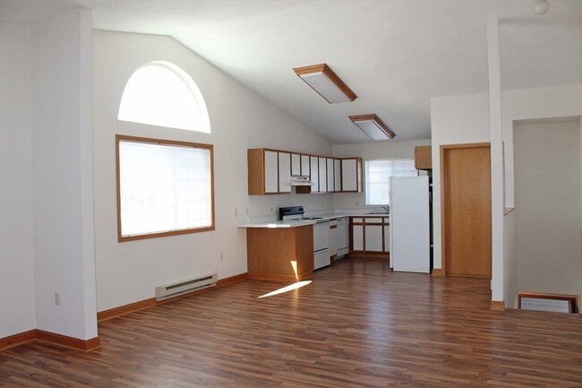 Building Photo - Two-Bedroom Townhome with Private Entrance, Garage & In-Unit Laundry