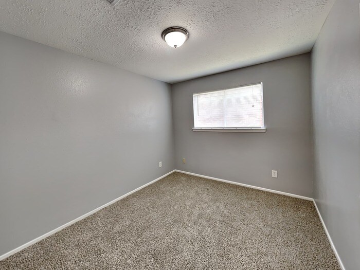 Building Photo - 16910 Barcelona Dr