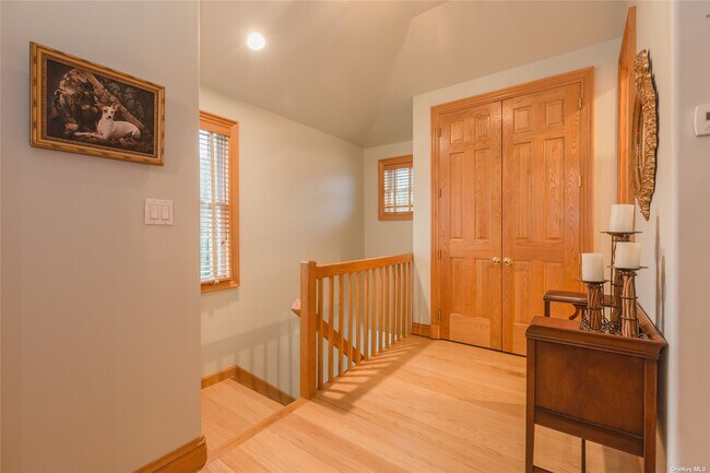Building Photo - 2 Dovecote Ln